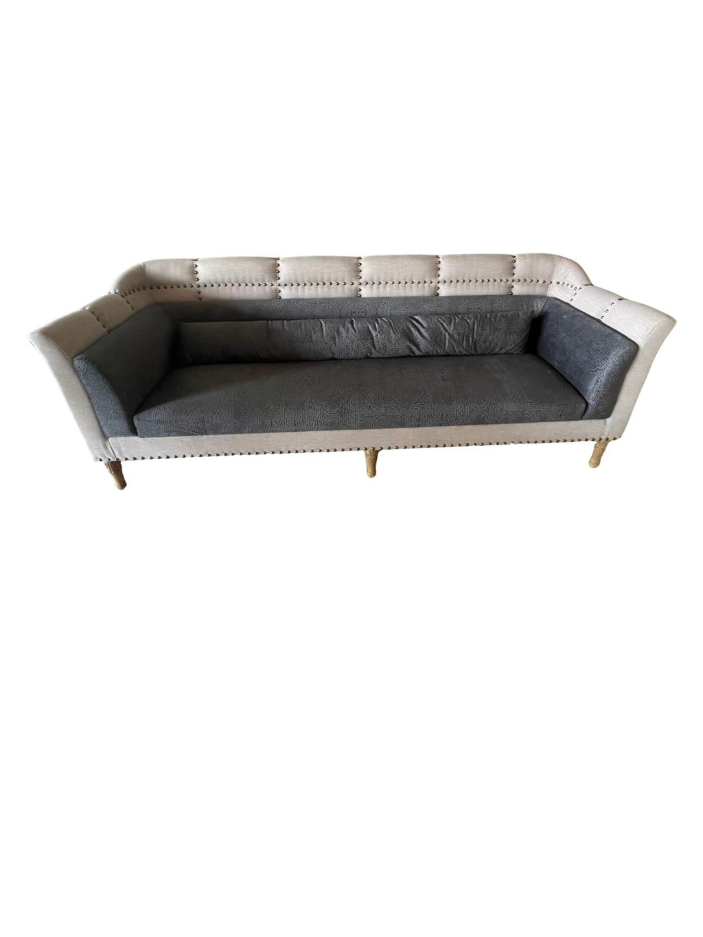 E 9        Stud Sofa
