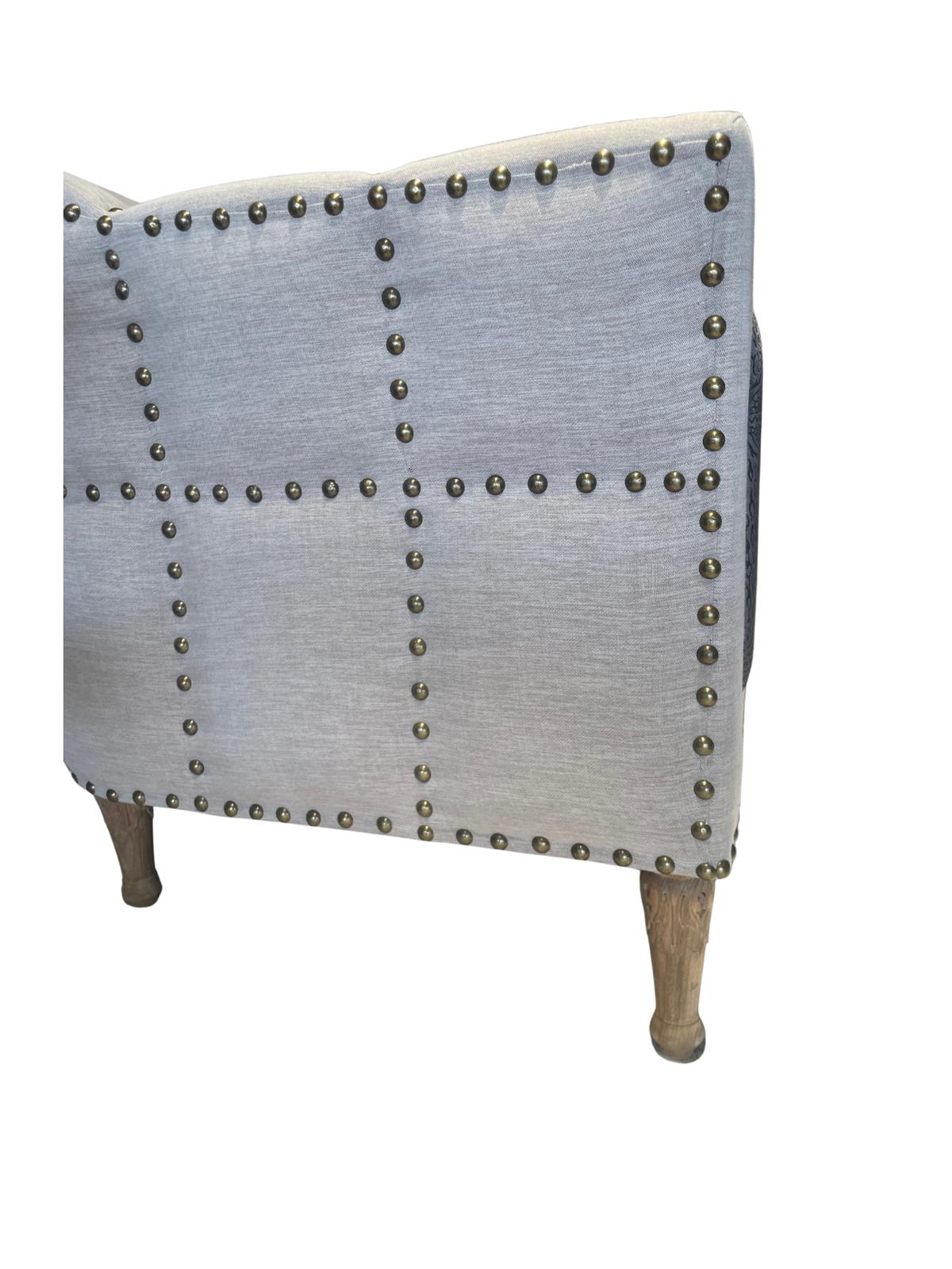 E 9        Stud Sofa